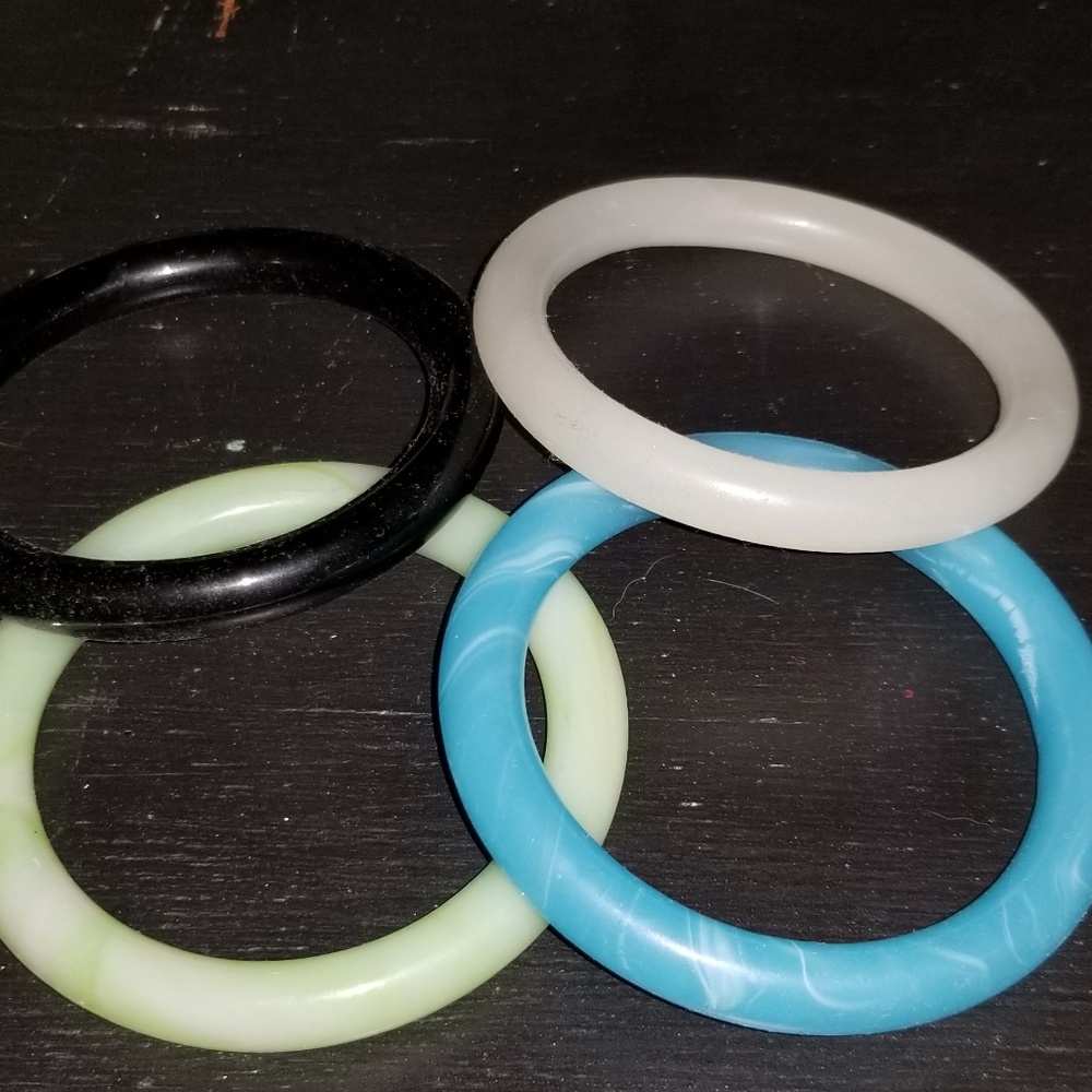 Set of 4..glass bracelets
